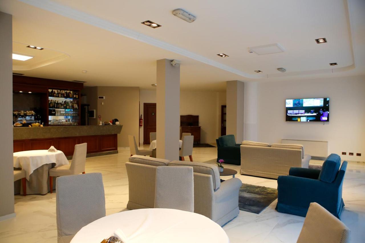 Scia' On Martin Hotel Buscate Luaran gambar