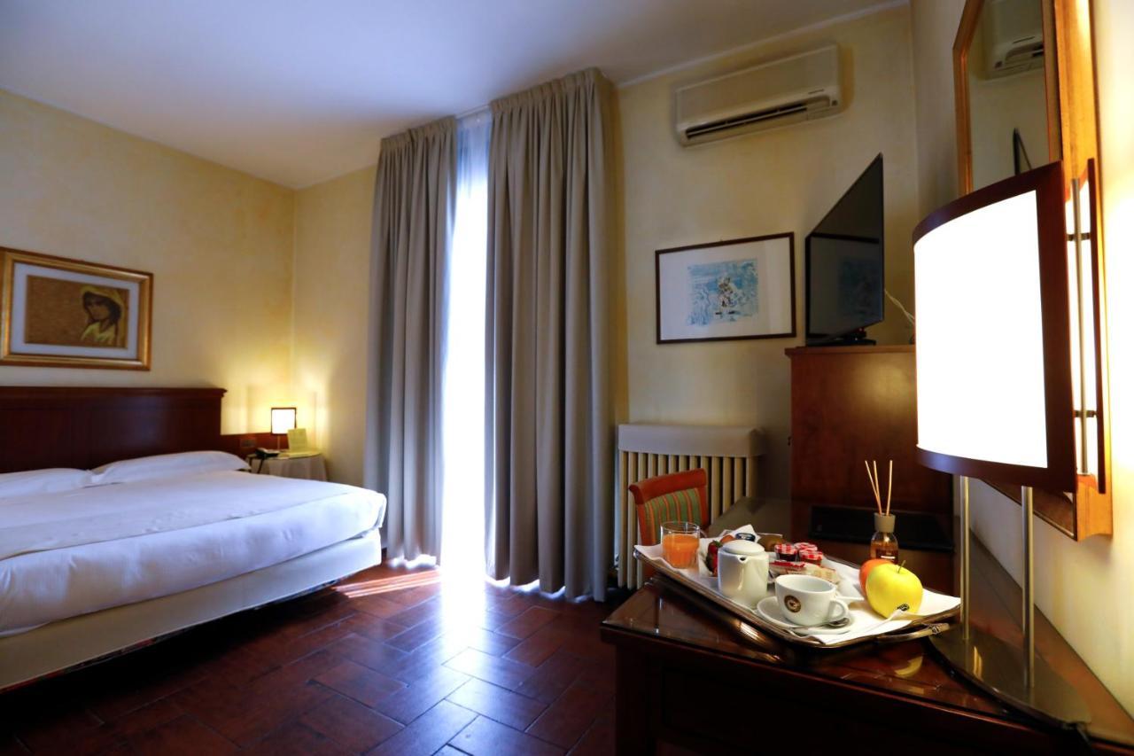 Scia' On Martin Hotel Buscate Luaran gambar