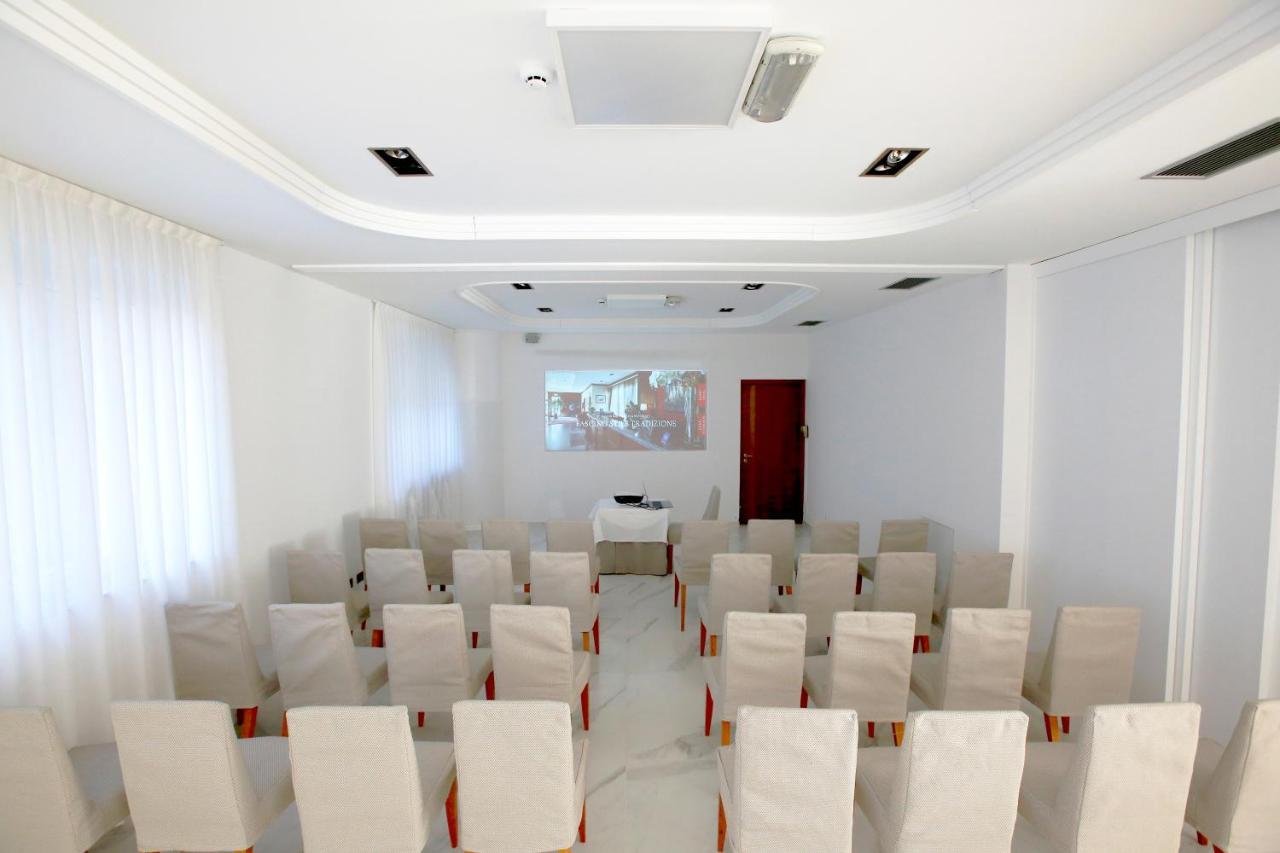 Scia' On Martin Hotel Buscate Luaran gambar