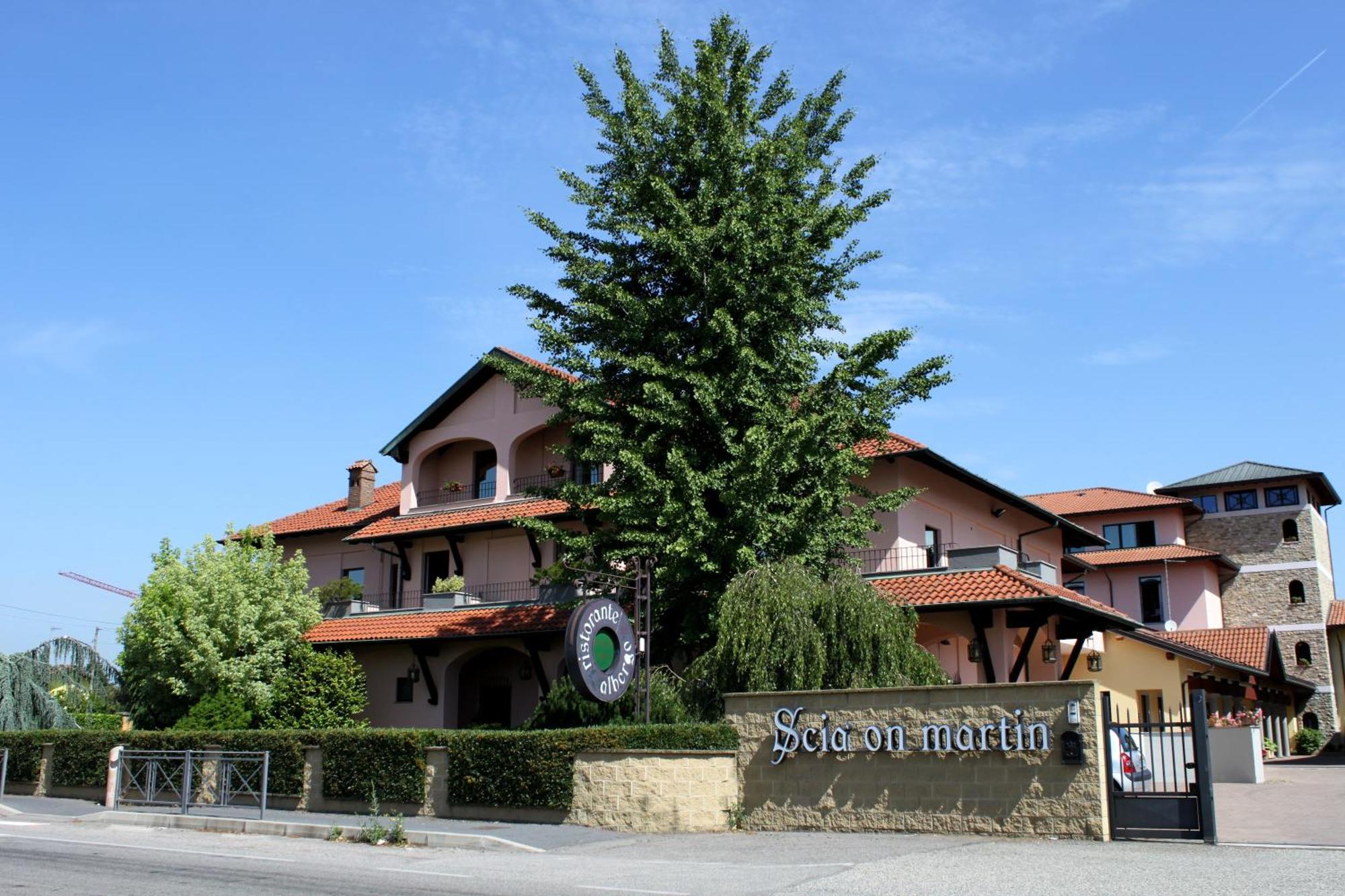 Scia' On Martin Hotel Buscate Luaran gambar