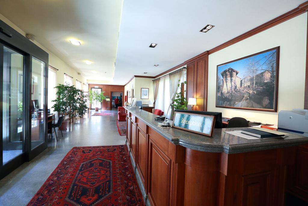 Scia' On Martin Hotel Buscate Luaran gambar