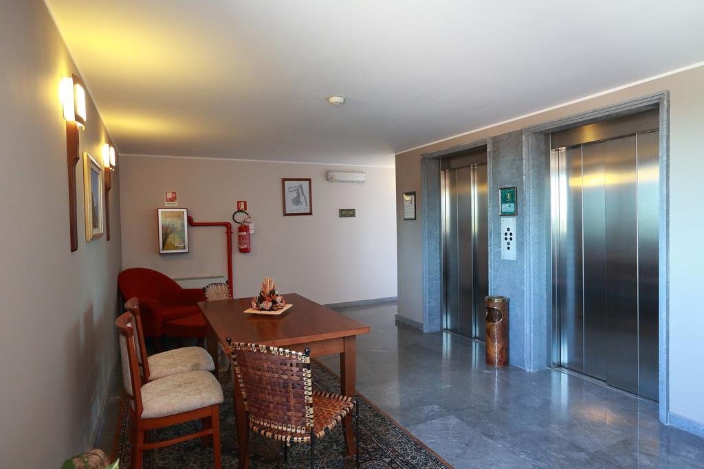 Scia' On Martin Hotel Buscate Luaran gambar