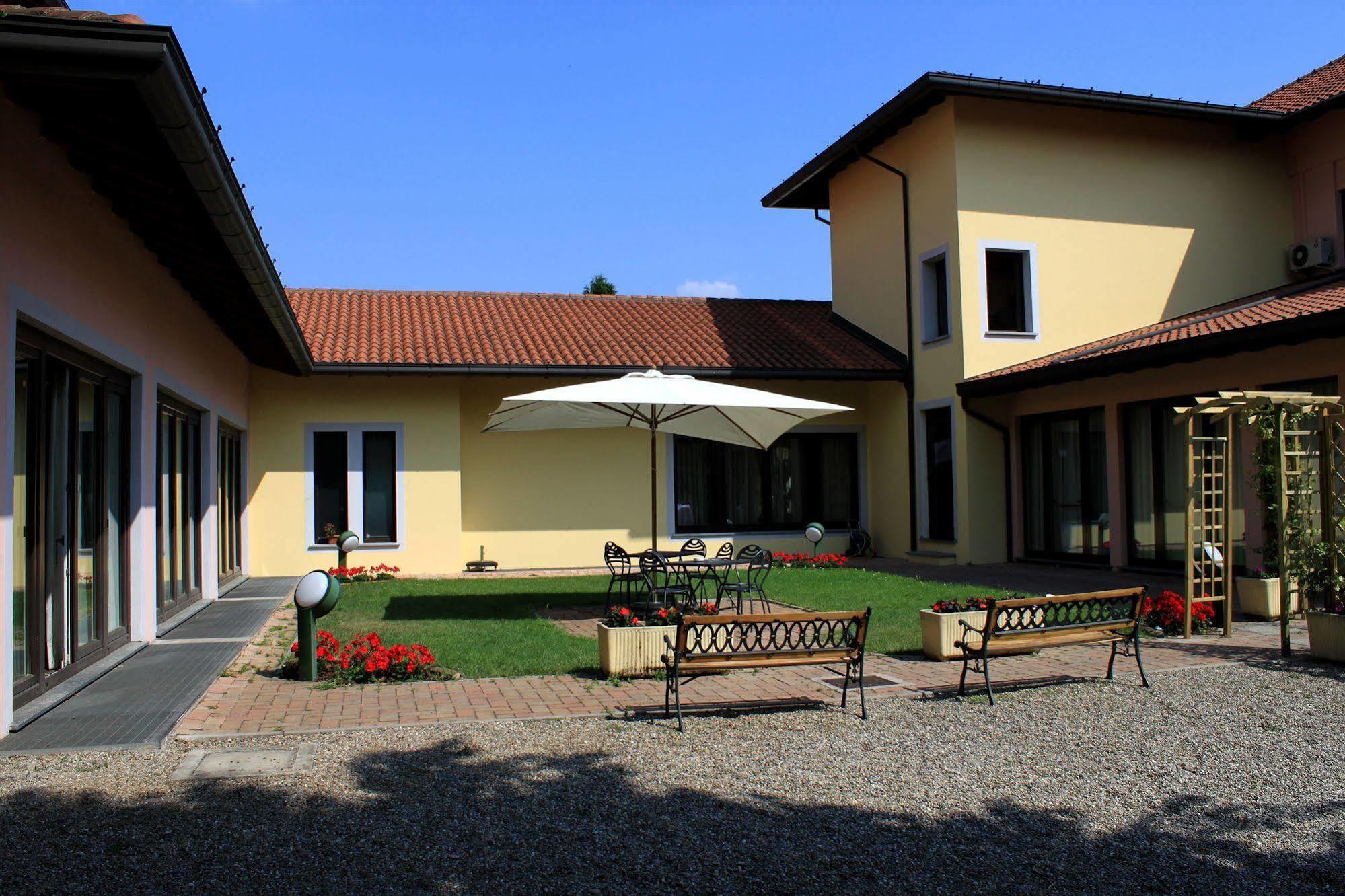 Scia' On Martin Hotel Buscate Luaran gambar