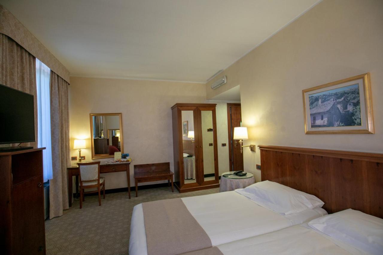 Scia' On Martin Hotel Buscate Luaran gambar