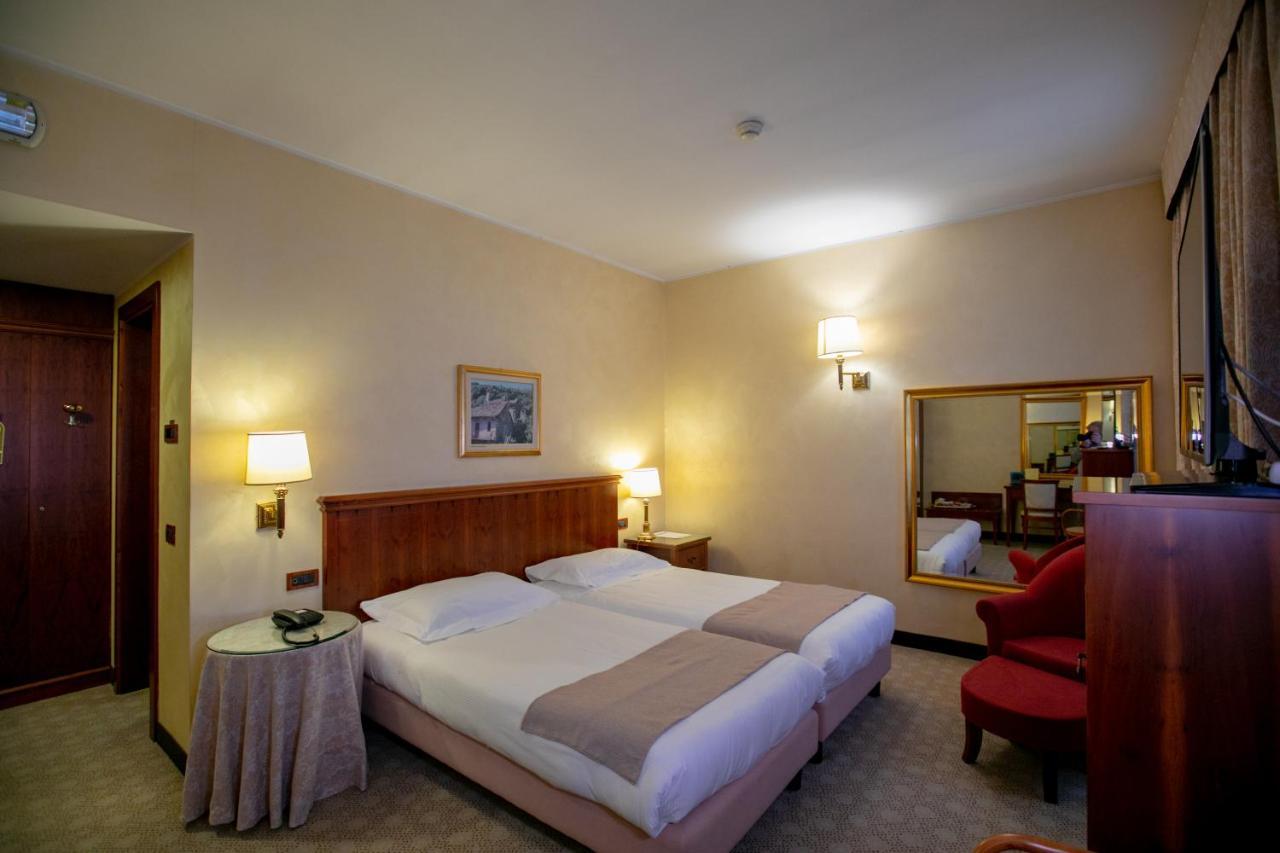 Scia' On Martin Hotel Buscate Luaran gambar