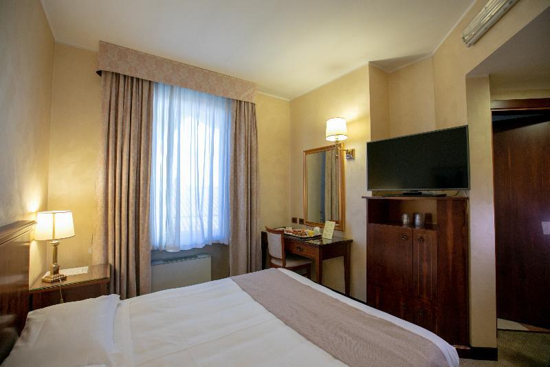 Scia' On Martin Hotel Buscate Luaran gambar
