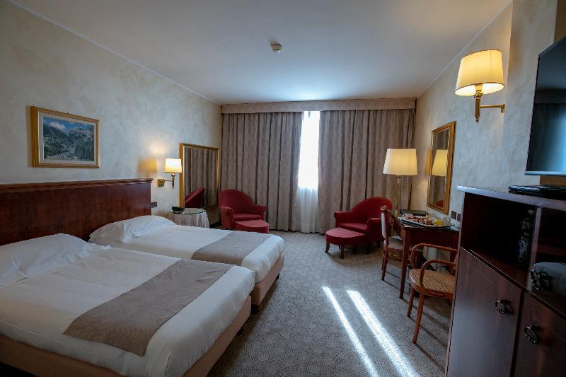 Scia' On Martin Hotel Buscate Luaran gambar