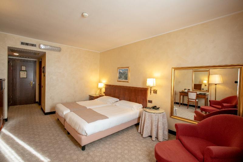 Scia' On Martin Hotel Buscate Luaran gambar