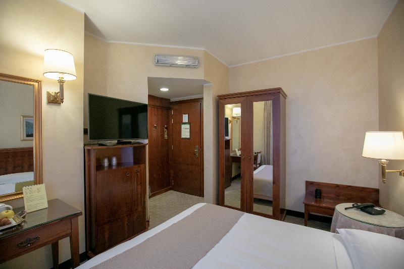Scia' On Martin Hotel Buscate Luaran gambar