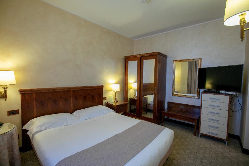 Scia' On Martin Hotel Buscate Luaran gambar
